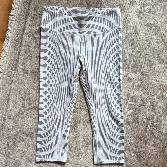 ALO Yoga White and Light Gray Optical-Print Leggings - Picture 1 of 1